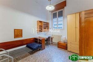 AMPIO MONOLOCALE IN CONTESTO DI CORTE