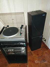 Stereo Pioneer con casse acustiche.
