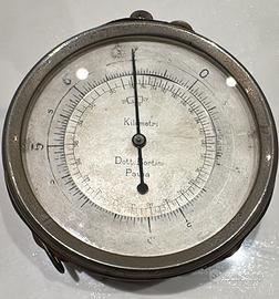 Antico strumento “kilometri”