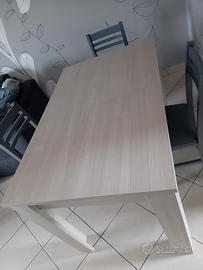 Tavolo con 3 sedie 
