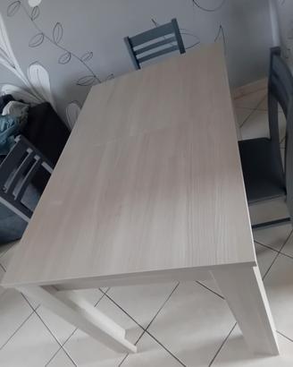 Tavolo con 3 sedie 