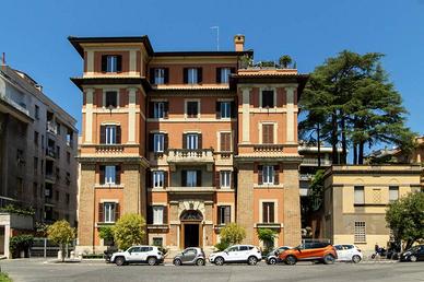Appartamento di 250 m² con più di 5 locali e box a