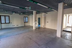NEGOZIO A SIRTORI
