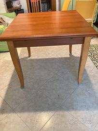 Tavolo da pranzo quadrato allungabile