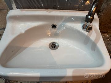 Lavandini e rubinetti a pedale