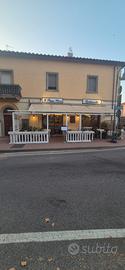 Ristorante in piazza a Vada