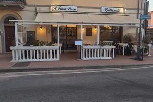 Ristorante in piazza a Vada