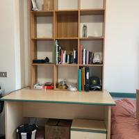 Scrivania e libreria