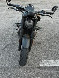 Triumph bonneville bobber 1200 black