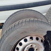 4 ruote munite di pneumatici invernali Fiat Panda