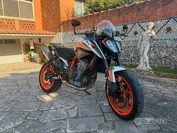 KTM 890 Duke R