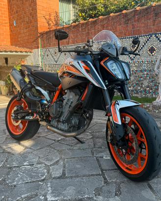 KTM 890 Duke R