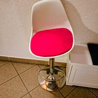 Sgabello da cucina danneggiato