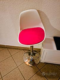 Sgabello da cucina danneggiato