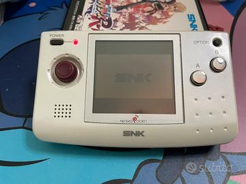 Neogeo pocket SNK con due giochi