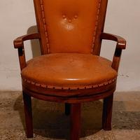 poltrona in pelle e legno massello
