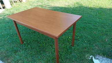 Tavolo con piano da 80 x 130 cm  allungabile a 180