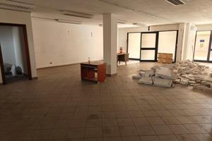 Locale commerciale via fermi 4