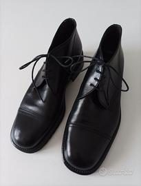 Stivaletti stringati in pelle