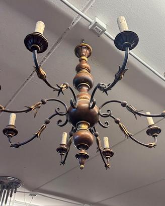 Lampadario 8 luci 1940 legno e ferro battuto .