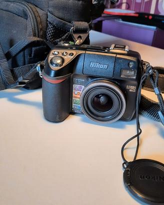 Nikon ED 8 megapixel con accessori