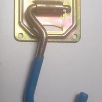 Un gancio per appendere le biciclette a soffitto
(