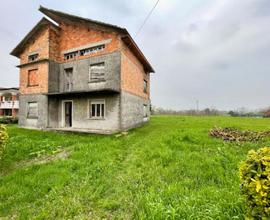 Casa da ristrutturare con terreno edificabile