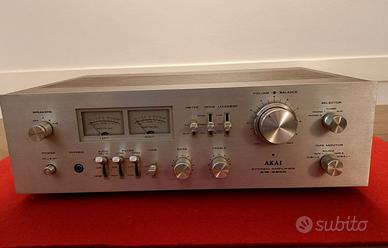 Amplificatore AKAI