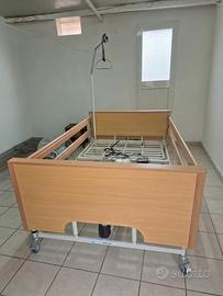 Letto da degenza elettrico a tre snodi elevabile