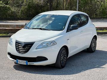 Lancia Ypsilon 1.2 69 CV 5 porte S&S S Momodesign
