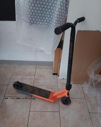 Due monopattini per bambini