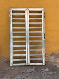 Balcone a fascia in ferro zincato