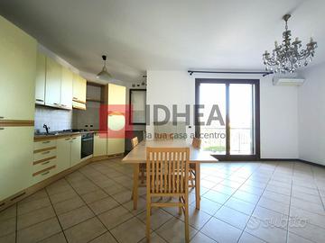 Ampio trilocale con terrazzo, garage e cantina in