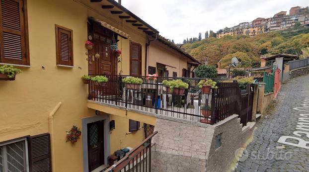 Rocca di papa bilocale con balcone