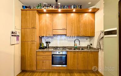 BILOCALE CON BOX E CANTINA