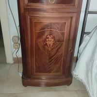 Coppia di comodini antichi in legno