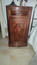 Coppia di comodini antichi in legno