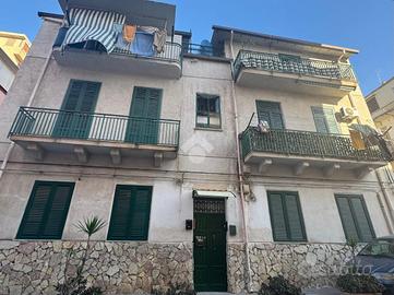 3 LOCALI A PALERMO
