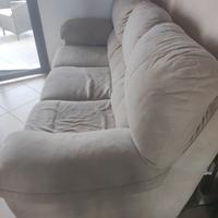  Comodissimo. divano tre posti 