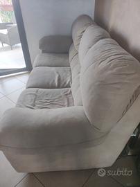  Comodissimo. divano tre posti 