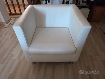 Poltrona bianca stile moderno