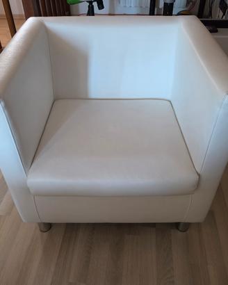 Poltrona bianca stile moderno