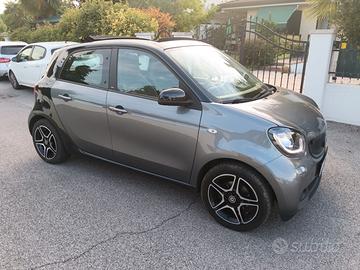 SMART CABRIO FOR FOUR EXCLUSIVE  
