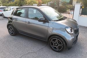 SMART CABRIO FOR FOUR EXCLUSIVE  