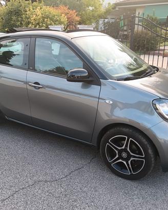 SMART CABRIO FOR FOUR EXCLUSIVE  