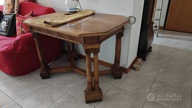 Tavolo in legno massiccio