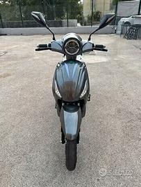Scooter Elettrico E-Vaj Glossy Silver