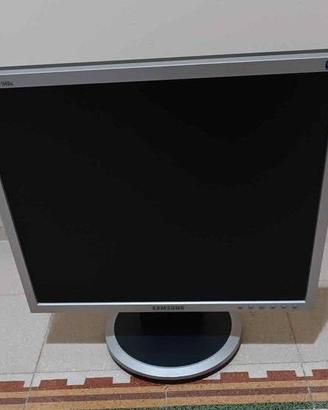 Schermo  pc Samsung SyncMaster 940N LCD 19 pollici