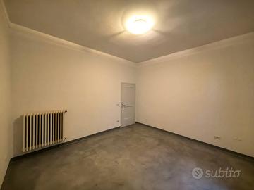 Stanza uso ufficio commerciale