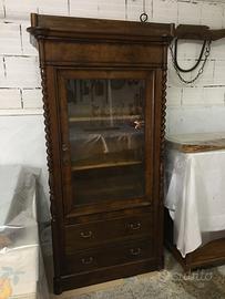 Vetrinetta in legno noce restaurata